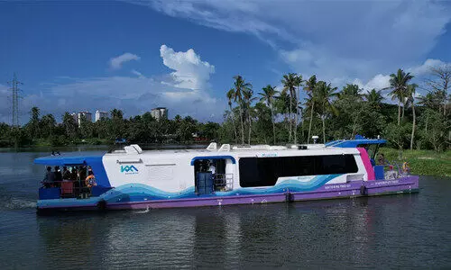 അവധി ദിനങ്ങളിൽ സൂപ്പർഹിറ്റായി കൊച്ചി വാട്ടർ മെട്രോ