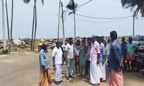 Dispute regarding the place of construction of the bridge Sub-Collector visited Panathura