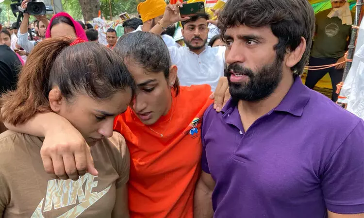 ക​​ണ്ടി​​ല്ലെ​​ന്നു ന​​ടി​​ക്ക​​രു​​ത് ഗോ​​ദ​​യി​​ലെ പ്ര​​തി​​ഷേ​​ധം