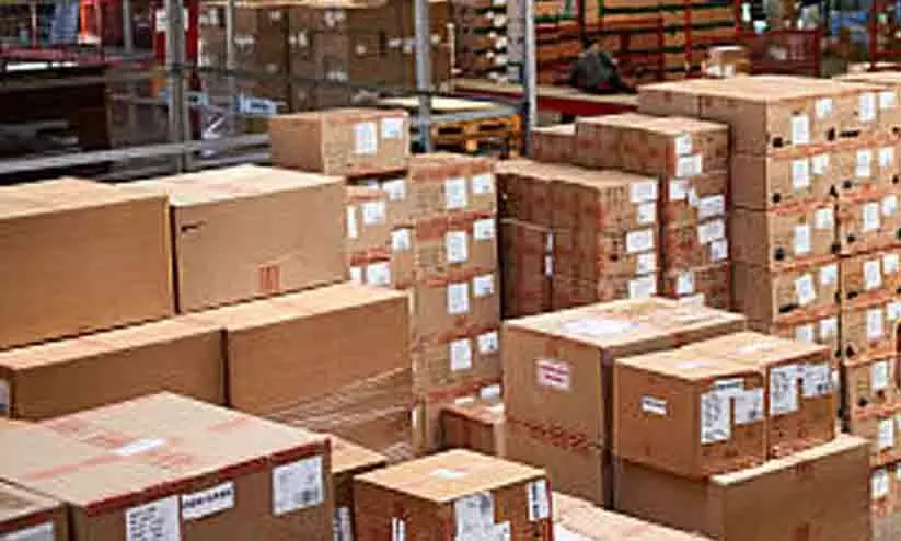 നാ​ട്ടി​ലേ​ക്ക് സാ​ധ​ന​ങ്ങ​ള​യ​ച്ച്​ വ​ട്ടം​ക​റ​ങ്ങി പ്ര​വാ​സി​ക​ള്‍