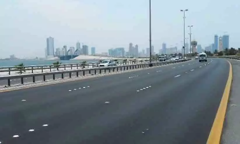 ശൈഖ് ഖലീഫ ബിൻ സൽമാൻ കോസ്വേ നവീകരണത്തിന് തുടക്കമായി ശൈഖ് ഖലീഫ ബിൻ സൽമാൻ കോസ്വേ നവീകരണത്തിന് തുടക്കമായി