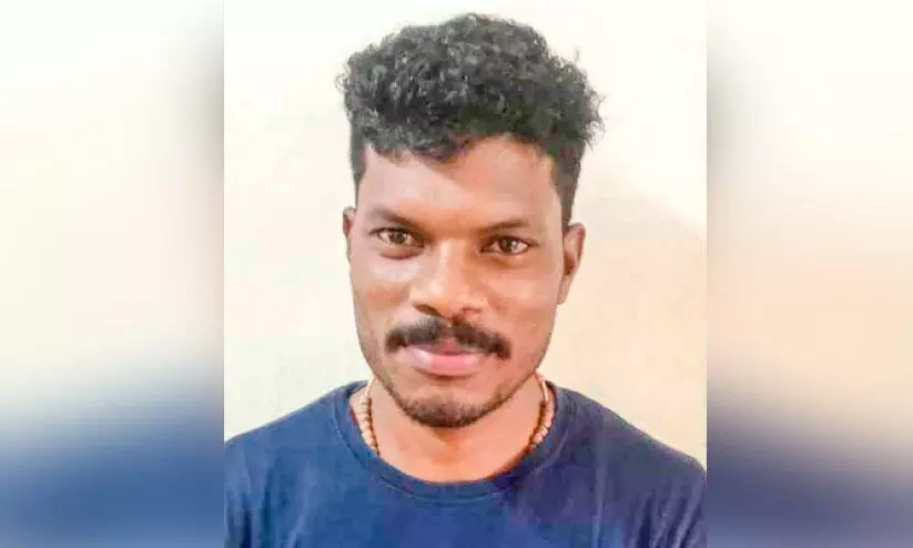 കക്കൂസ് മാലിന്യം തള്ളിയ ലോറിയും ഡ്രൈവറും അറസ്റ്റിൽ