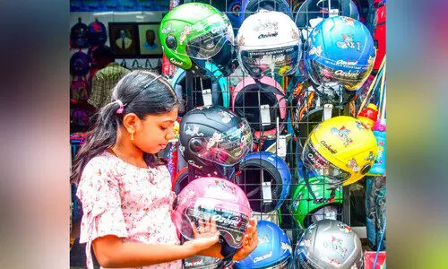 സ്കൂൾ വിപണിയിൽ യൂനിഫോം തുണിത്തരങ്ങൾക്ക് പൊള്ളുംവില