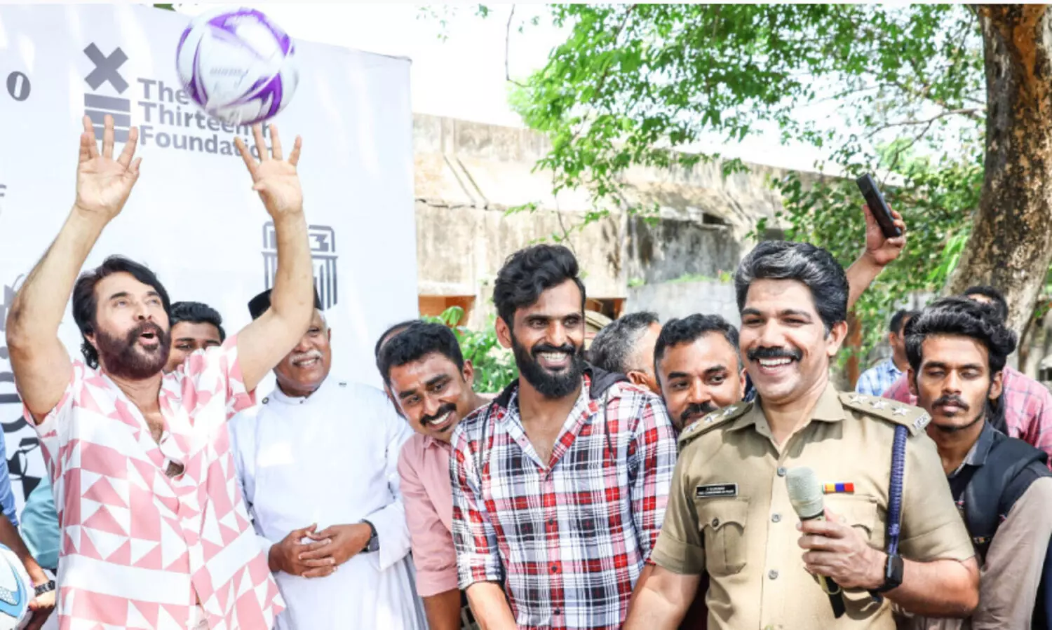 മമ്മൂട്ടി തട്ടിക്കൊടുത്ത പന്തിൽ ‘ആട്ടക്കള’ക്ക് തുടക്കം