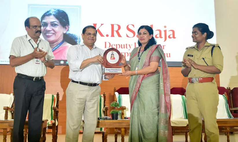 ആദ്യ വനിതാ വിരലടയാള വിദഗ്ദ്ധ കെ.ആര് ശൈലജ വിരമിച്ചു ആദ്യ വനിതാ വിരലടയാള വിദഗ്ദ്ധ കെ.ആര് ശൈലജ വിരമിച്ചു