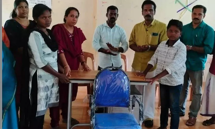 പൊങ്ങിൻചുവട് ആദിവാസി കോളനിയിലെ വിദ്യാർഥികൾക്ക് പഠനോപകരണങ്ങൾ നൽകി പൊങ്ങിൻചുവട് ആദിവാസി കോളനിയിലെ വിദ്യാർഥികൾക്ക് പഠനോപകരണങ്ങൾ നൽകി