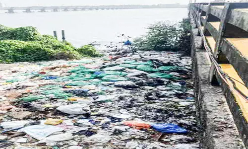 അ​രൂ​ർ​ക്ക​ര​യി​ൽ മാ​ലി​ന്യക്കൂന