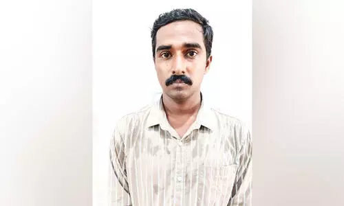 ഹെൽത്ത് ഇൻസ്പെക്ടർ ചമഞ്ഞ് ലക്ഷങ്ങൾ തട്ടിയ കേസിൽ യുവാവ് അറസ്റ്റിൽ ഹെൽത്ത് ഇൻസ്പെക്ടർ ചമഞ്ഞ് ലക്ഷങ്ങൾ തട്ടിയ കേസിൽ യുവാവ് അറസ്റ്റിൽ