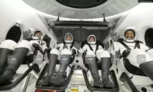 ദൗത്യം വിജയകരം; സൗദി ബഹിരാകാശ സഞ്ചാരികളായ റയാനയും അലി അൽഖർനിയും തിരിച്ചെത്തി