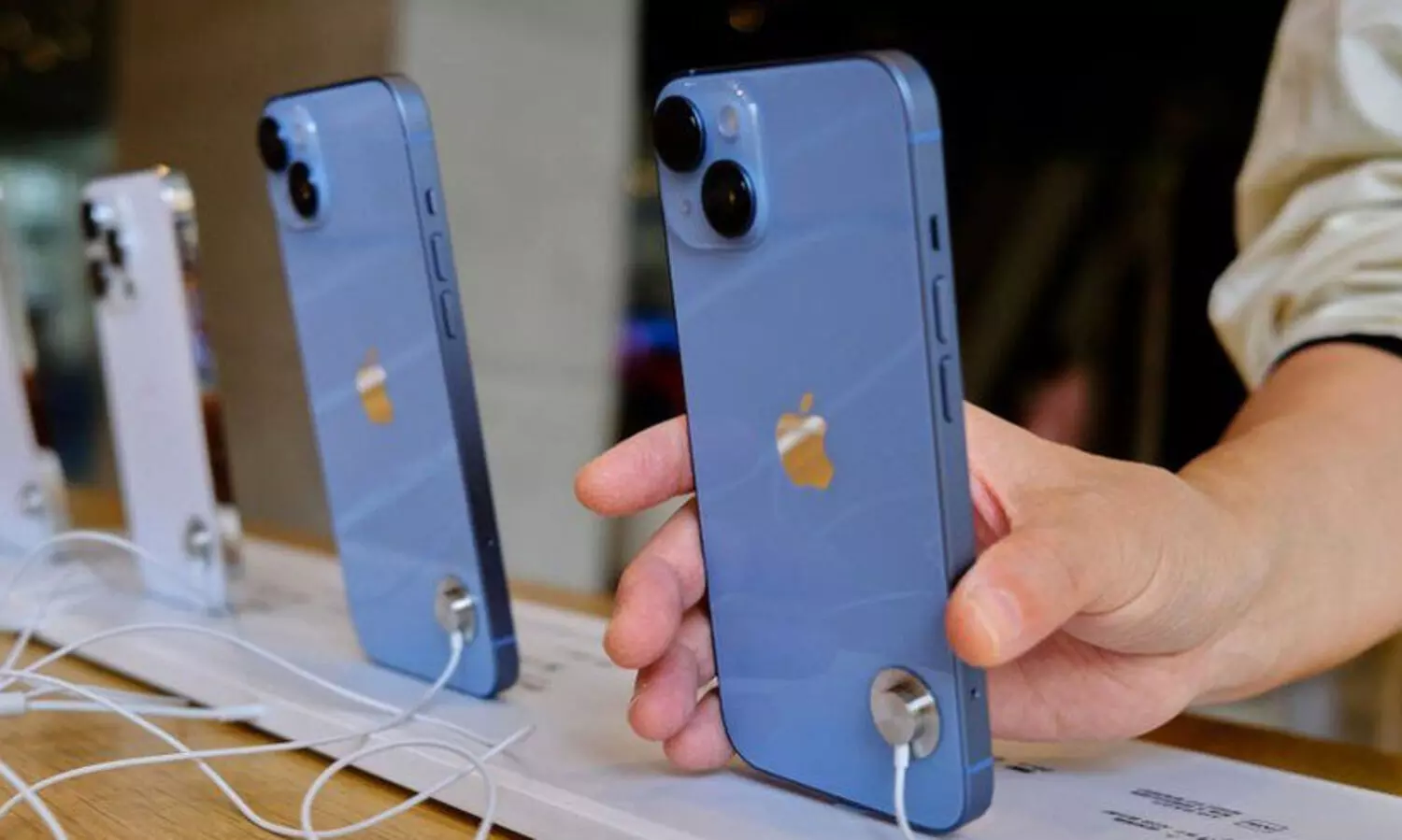 50,000 തൊഴിലവസരങ്ങൾ, 2024 ഏപ്രിലോടെ ഐഫോണുകൾ കർണാടകയിൽ നിർമിക്കാൻ ഫോക്‌സ്‌കോൺ