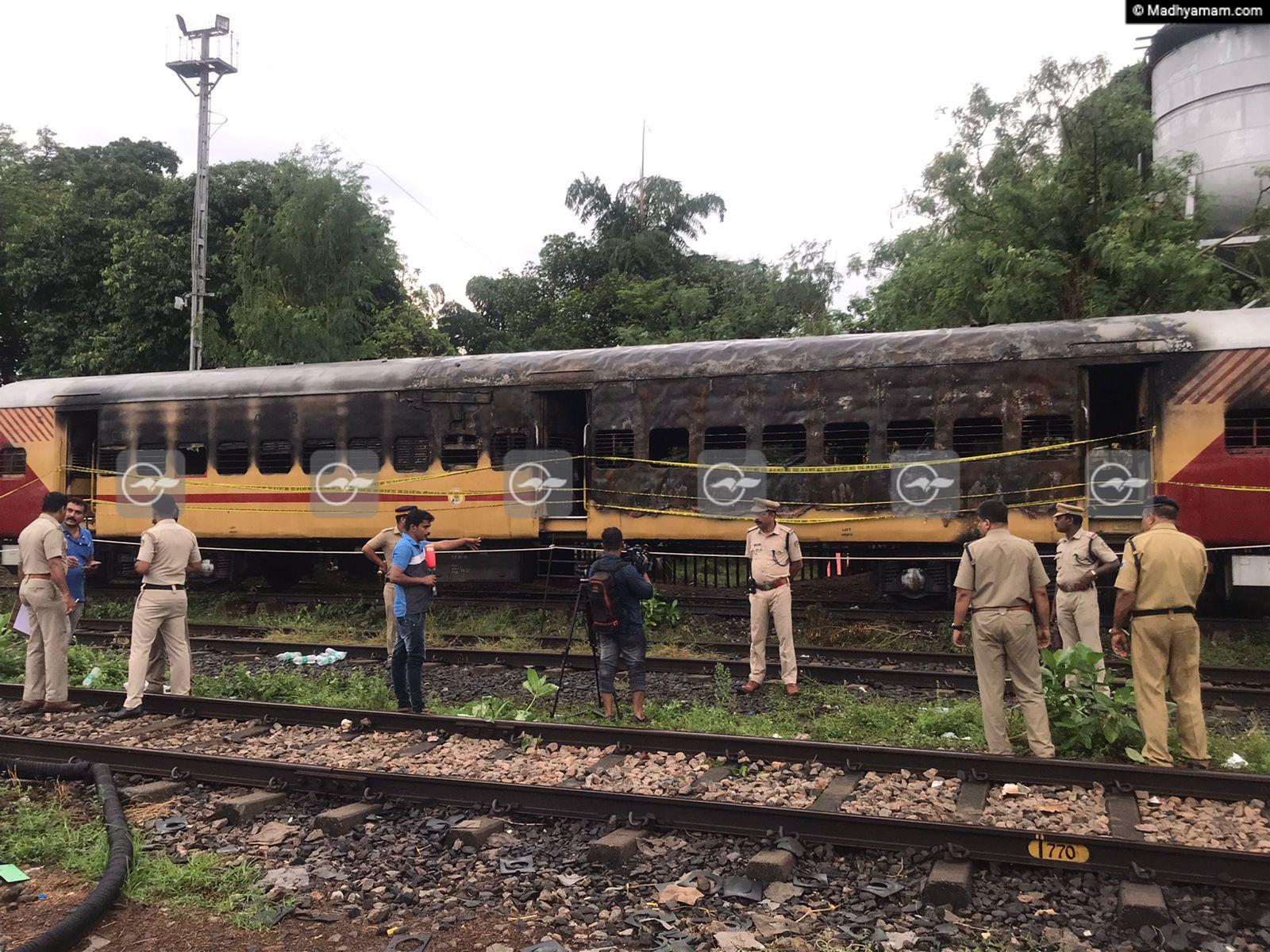Fire Train Injan കണ്ണൂരിൽ നിർത്തിയിട്ട ട്രെയിനിന് തീയിട്ടു; ഒരാൾ കസ്റ്റഡിയിൽ | The train ...