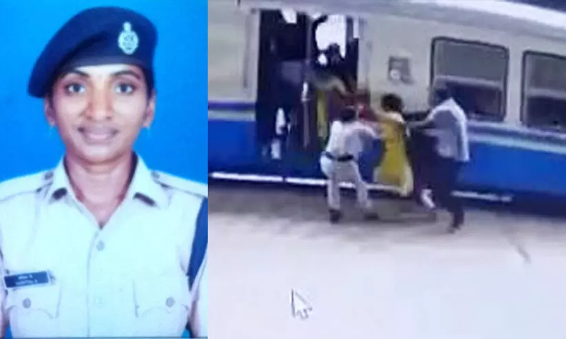 woman constable saves the life of a woman passenger woman constable saves the life of a woman passenger