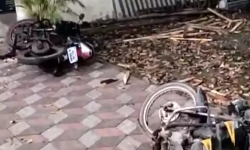 സ്കൂൾ പ്രവേശനോത്സവ ഒരുക്കത്തിനിടെ എസ്.എഫ്.ഐ - കെ.എസ്.യു സംഘർഷം