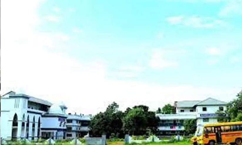 തുടർ പഠനത്തിന് അവസരമൊരുക്കണമെന്ന് വളാഞ്ചേരി മർകസ് വിദ്യാർഥിനികൾ തുടർ പഠനത്തിന് അവസരമൊരുക്കണമെന്ന് വളാഞ്ചേരി മർകസ് വിദ്യാർഥിനികൾ