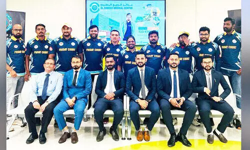 ഫ്രൈ​ഡേ കോ​ർ​ട്ട് ക്രി​ക്ക​റ്റ് ടീ​മി​ന് അ​ൽ റ​ബീ​ഹ് മെ​ഡി​ക്ക​ൽ സെ​ന്റ​ർ ജ​ഴ്‌​സി ന​ൽ​കി