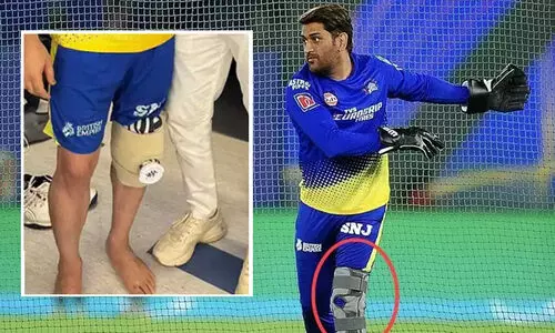 മുംബൈയിൽ കാൽമുട്ട് ശസ്ത്രക്രിയക്ക് വിധേയനായി എംഎസ് ധോണി