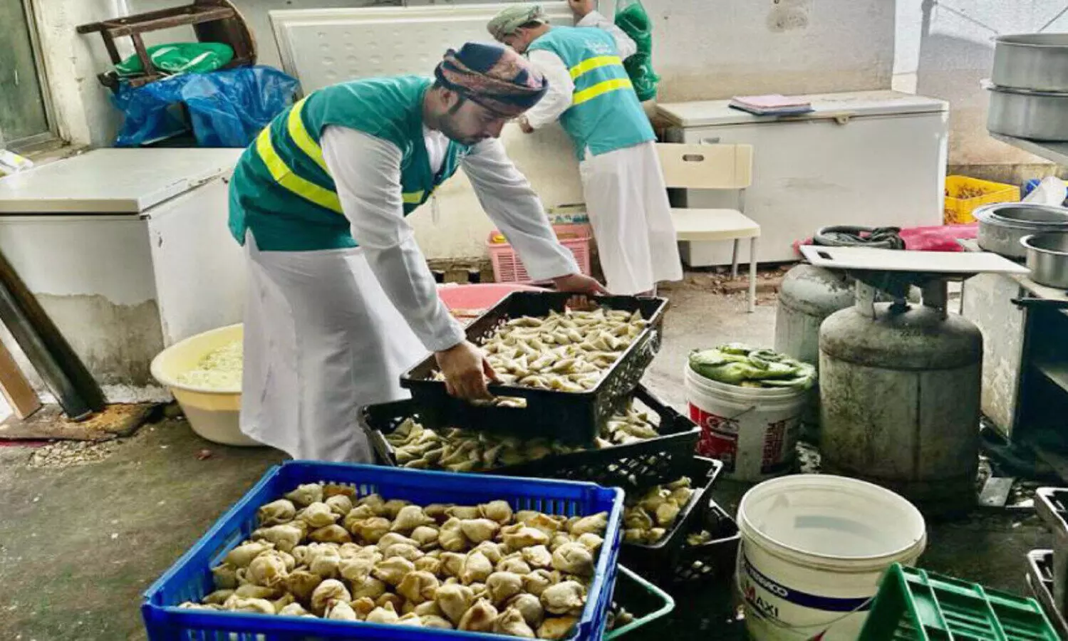 അ​ന​ധി​കൃ​ത ഭ​ക്ഷ​ണ നി​ർ​മാ​ണം; ന​ട​പ​ടി​യു​മാ​യി മ​സ്ക​ത്ത്​ മു​നി​സി​പ്പാ​ലി​റ്റി