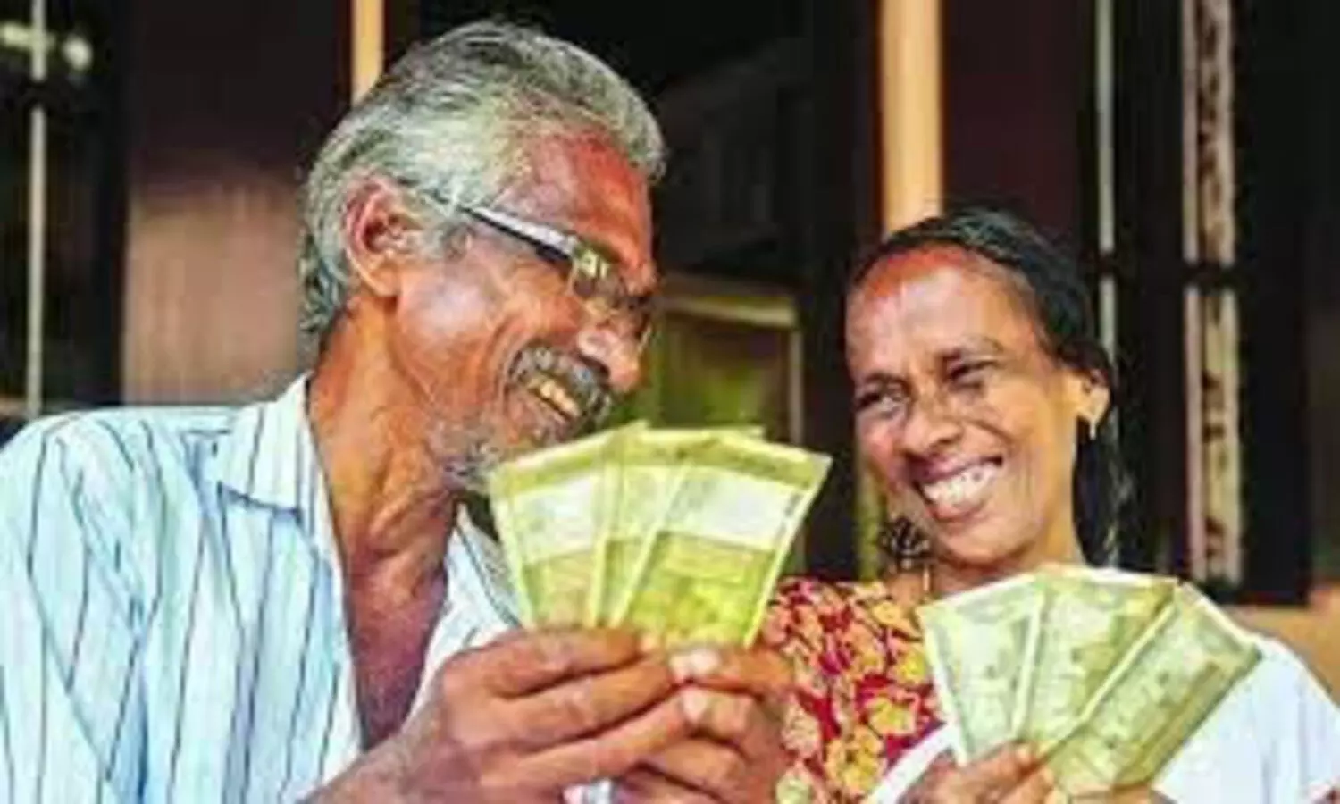 ഒരു മാസത്തെ ക്ഷേമ പെൻഷൻ ഈ മാസം എട്ടു മുതൽ