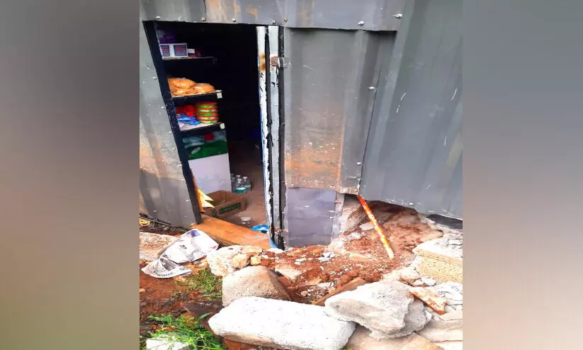 വെങ്ങപ്പള്ളിയിൽ മോഷണം പെരുകുന്നു; നാലു കടകളിൽനിന്നും പണം കവർന്നു വെങ്ങപ്പള്ളിയിൽ മോഷണം പെരുകുന്നു; നാലു കടകളിൽനിന്നും പണം കവർന്നു