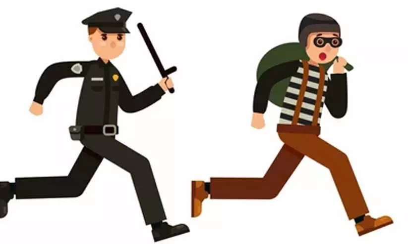 കോന്നിയിൽ കള്ളൻമാരുടെ വിളയാട്ടം; തുമ്പില്ലാതെ പൊലീസ് കോന്നിയിൽ കള്ളൻമാരുടെ വിളയാട്ടം; തുമ്പില്ലാതെ പൊലീസ്