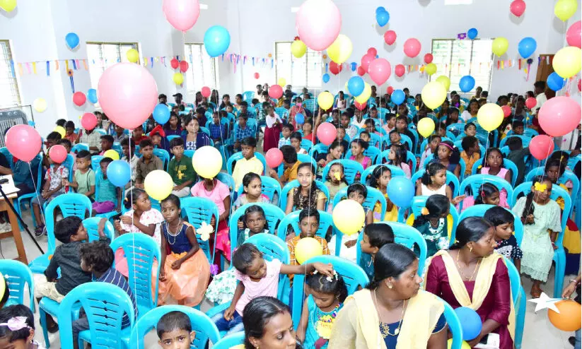 അക്ഷര മധുരം നുകരാൻ പൂമ്പാറ്റകളെത്തി അക്ഷര മധുരം നുകരാൻ പൂമ്പാറ്റകളെത്തി