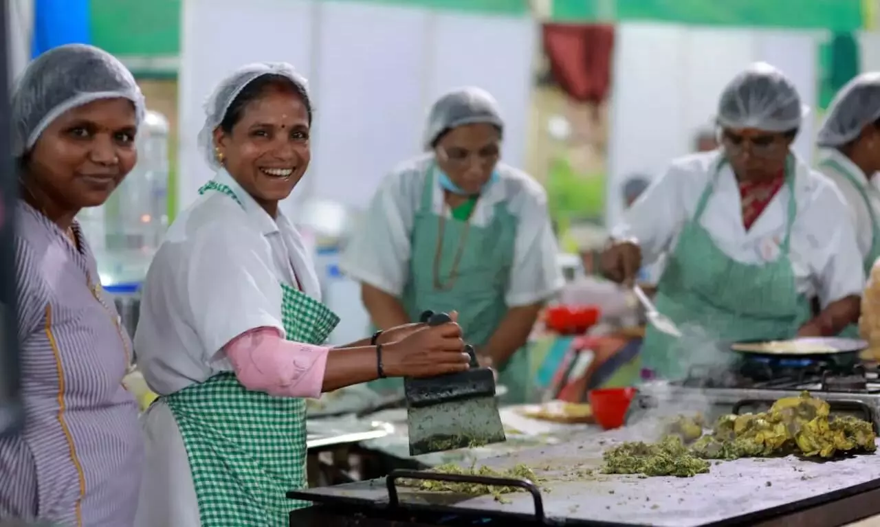 പിതൃദായക കേന്ദ്രീകൃത ജനാധിപത്യ സംവിധാനങ്ങൾക്ക് കുടുംബശ്രീയുടെ ‘ബൈപാസ് പിതൃദായക കേന്ദ്രീകൃത ജനാധിപത്യ സംവിധാനങ്ങൾക്ക് കുടുംബശ്രീയുടെ ‘ബൈപാസ്