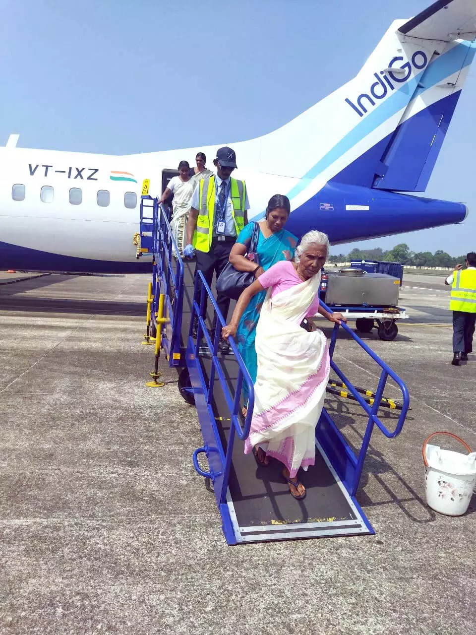 കൊല്ലം ജില്ലയിലെ ആലപ്പാട് പഞ്ചായത്തിലെ മുക്കുമ്പുഴ വാര്ഡിലെ വെള്ളനാതുരുത്ത് ശ്രീമുരുക അയല്ക്കൂട്ടാംഗങ്ങള് ഒരുക്കിയ ആകാശയാത്ര കൊല്ലം ജില്ലയിലെ ആലപ്പാട് പഞ്ചായത്തിലെ മുക്കുമ്പുഴ വാര്ഡിലെ വെള്ളനാതുരുത്ത് ശ്രീമുരുക അയല്ക്കൂട്ടാംഗങ്ങള് ഒരുക്കിയ ആകാശയാത്ര
