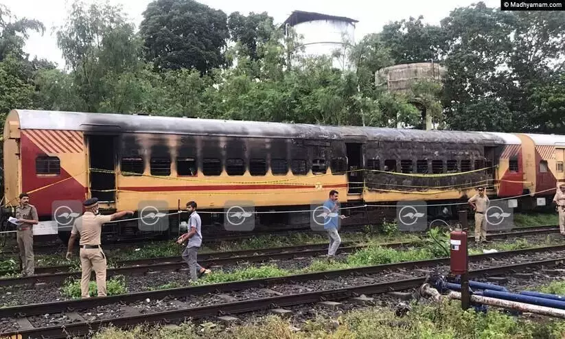 ട്രെയിനിന് തീയിടാൻ കാരണം സ്റ്റേഷൻ പരിസരത്ത് ഭിക്ഷയെടുക്കാൻ സമ്മതിക്കാത്തതിലുള്ള വിരോധമെന്ന് പ്രതി