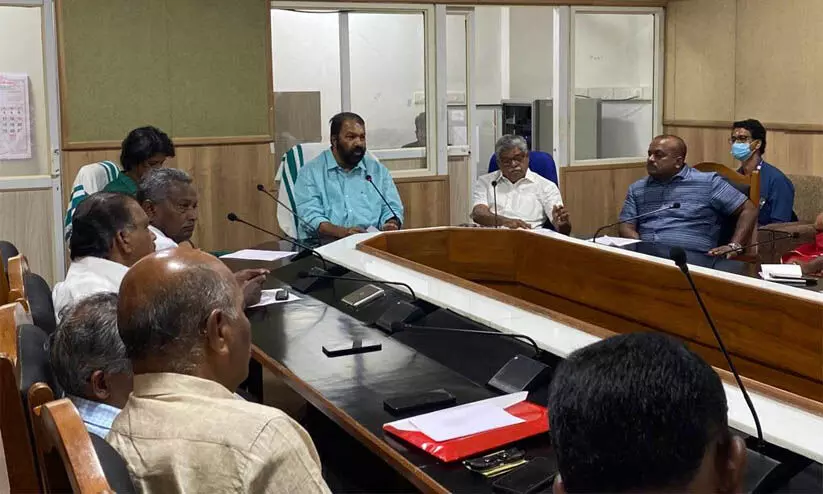 തോട്ടം തൊഴിലാളികകൾക്ക് 41 രൂപ വേതന വർധനവ്; തൊഴിൽപ്രശ്ന പരിഹാരത്തിന് പ്രത്യേക കമ്മിറ്റി രൂപീകരിക്കുമെന്ന് വി. ശിവൻകുട്ടി തോട്ടം തൊഴിലാളികകൾക്ക് 41 രൂപ വേതന വർധനവ്; തൊഴിൽപ്രശ്ന പരിഹാരത്തിന് പ്രത്യേക കമ്മിറ്റി രൂപീകരിക്കുമെന്ന് വി. ശിവൻകുട്ടി