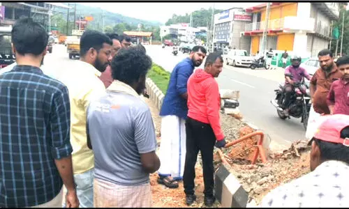 മീഡിയൻ പൊളിക്കുന്നത് എം.എൽ.എ ഇടപെട്ട് തടഞ്ഞു