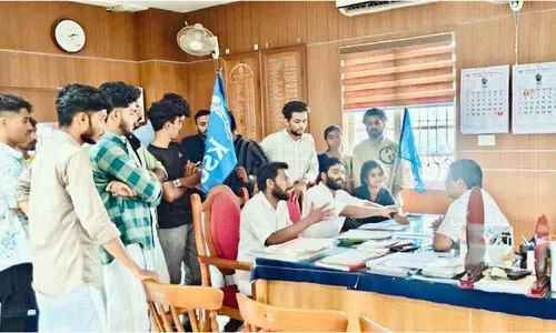 ബ്രണ്ണൻ കോളജിൽ കൊടിമരം നശിപ്പിച്ചു പ്രിൻസിപ്പലിനെ കെ.എസ്.യു ഉപരോധിച്ചു