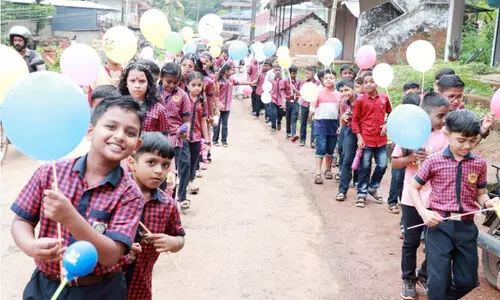 ആ​ടി​യും പാ​ടി​യും ആ​ഘോ​ഷം പൊ​ളി​ച്ചു