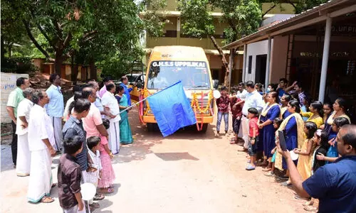 സ്കൂൾ ബസ് ഫ്ലാഗ് ഓഫ് ചെയ്തു