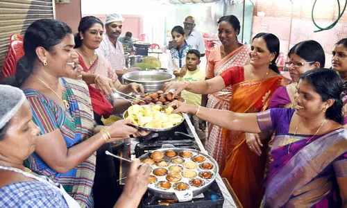 കു​ടും​ബ​ശ്രീ എ​ന്തു​കൊ​ണ്ട് രാ​ഷ്ട്രീ​യ സ്ത്രീ ​ആ​കേ​ണ്ട​തു​ണ്ട്? -
