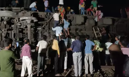 ഒ​ഡി​ഷ​ ട്രെയിൻ ദുരന്തം: മരിച്ചവരു​ടെ കു​ടും​ബ​ങ്ങ​ൾ​ക്ക് 10 ല​ക്ഷം രൂ​പ വീ​തം ന​ഷ്ട​പ​രി​ഹാ​രം