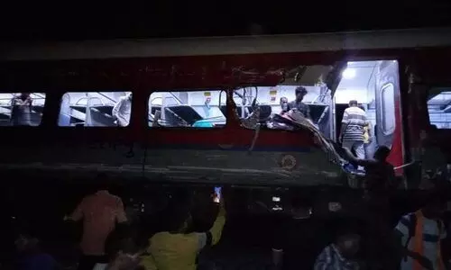 ഒഡീഷ അപകടം: 18 ട്രെയിനുകൾ റദ്ദാക്കി; ഹെൽപ് ലൈൻ നമ്പർ പുറത്തുവിട്ടു