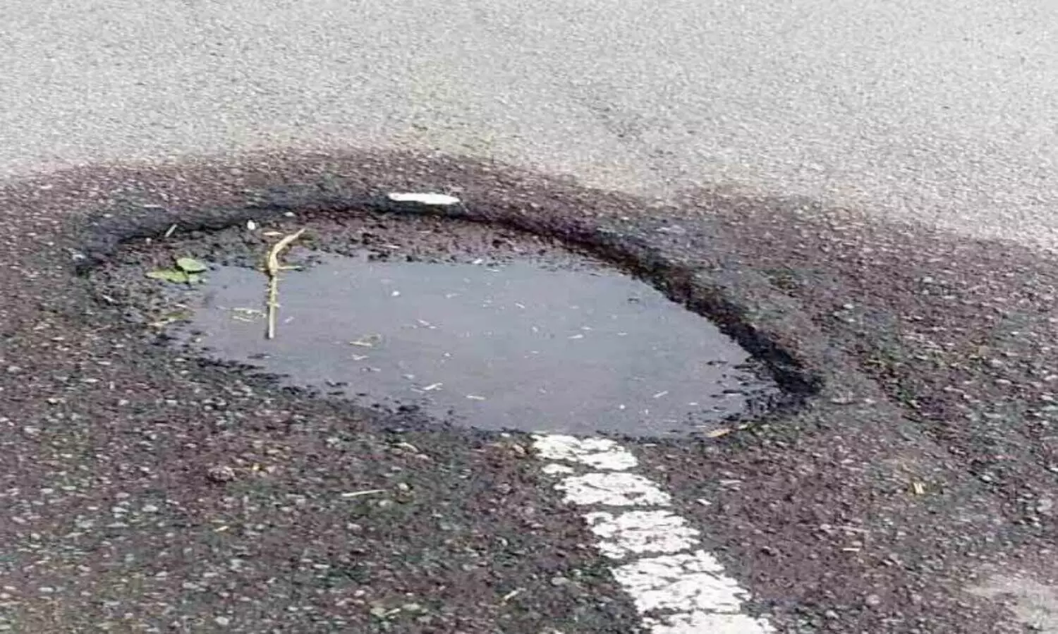 വടശ്ശേരിക്കര-ചിറ്റാർ-ആങ്ങമൂഴി റോഡിൽ അപകടക്കെണിയൊരുക്കി കുഴി