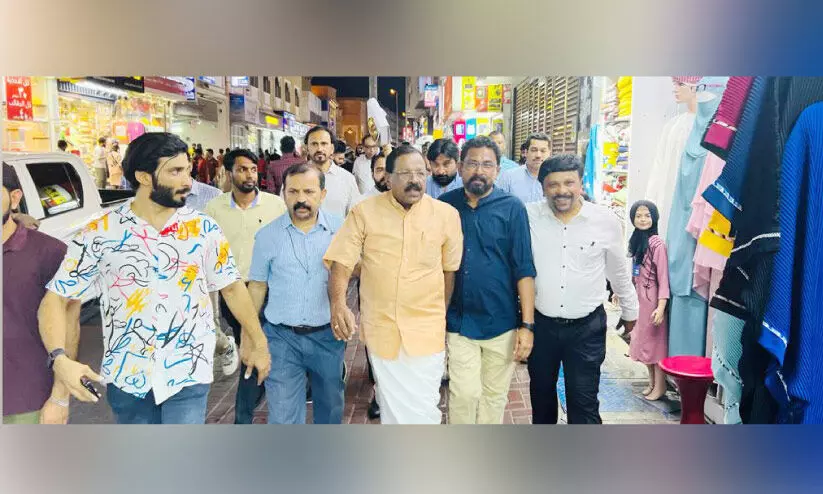 നാട്ടുകാരെ കാണാൻ എം.പി നാഇഫിൽ നാട്ടുകാരെ കാണാൻ എം.പി നാഇഫിൽ