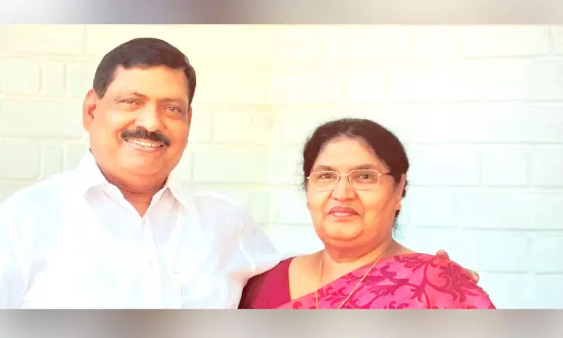 ഡോ. ജോർജ് മാത്യുവും കുടുംബവും പ്രവാസം മതിയാക്കി നാട്ടിലേക്ക് ഡോ. ജോർജ് മാത്യുവും കുടുംബവും പ്രവാസം മതിയാക്കി നാട്ടിലേക്ക്