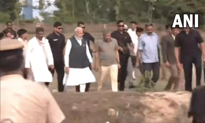 ബാലസോർ ട്രെയിൻ ദുരന്തം: പ്രധാനമന്ത്രി അപകടസ്ഥലത്തെത്തി ബാലസോർ ട്രെയിൻ ദുരന്തം: പ്രധാനമന്ത്രി അപകടസ്ഥലത്തെത്തി