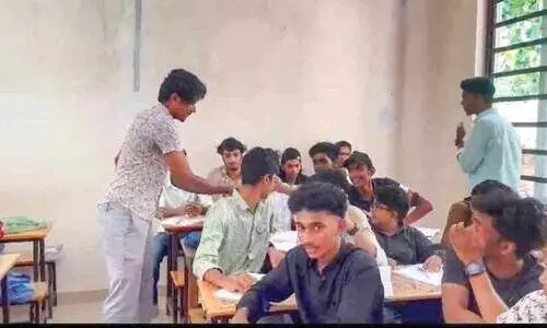 വൈദ്യുതിബില്ലടക്കാൻ പണമില്ല തൃത്താല ഗവ.കോളജിനായി പിരിവെടുത്ത് എം.എസ്.എഫ് പ്രതിഷേധം