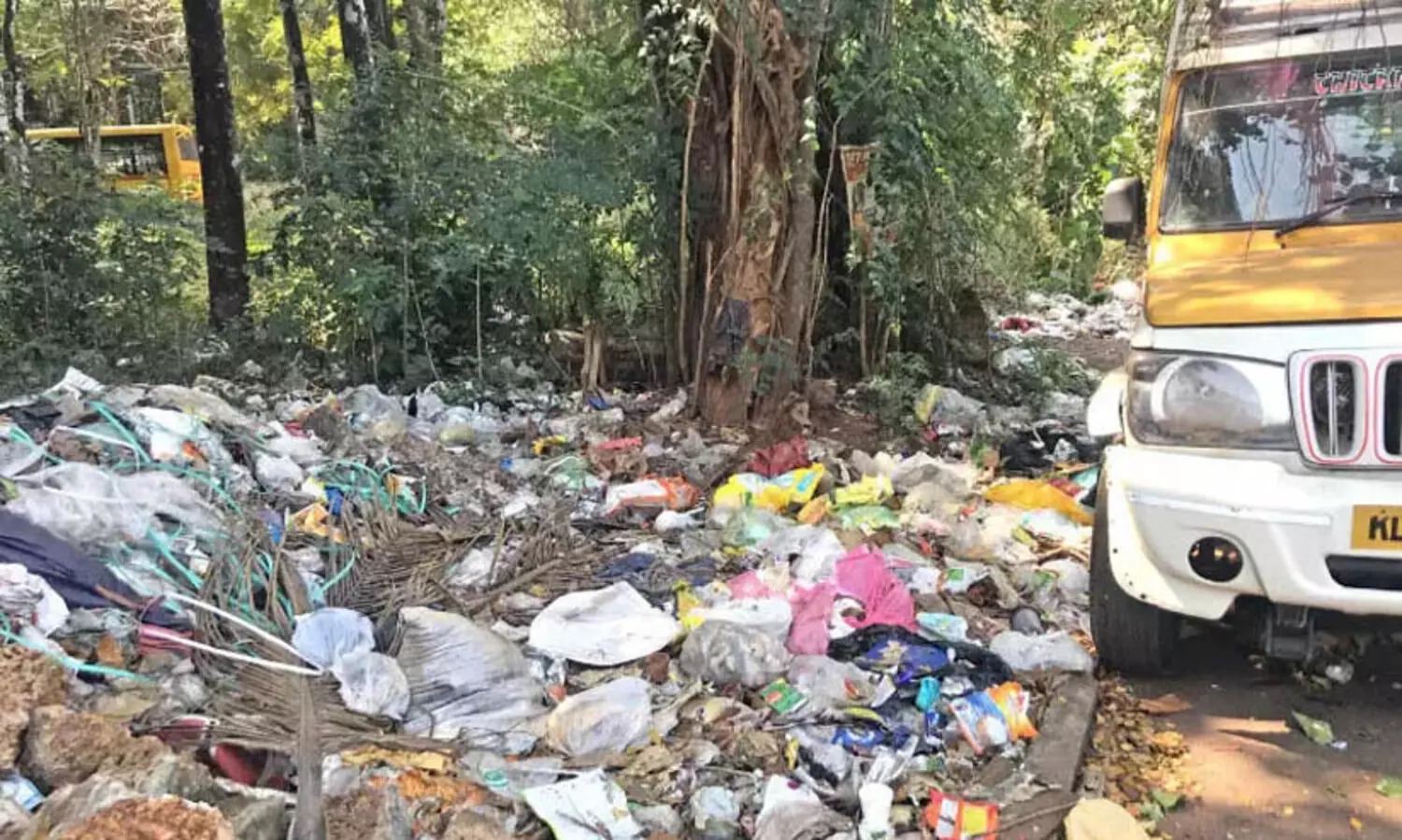 മാലിന്യം തള്ളൽ: കൊച്ചിയിൽ എട്ടു കേസുകൾ കൂടി എടുത്തു