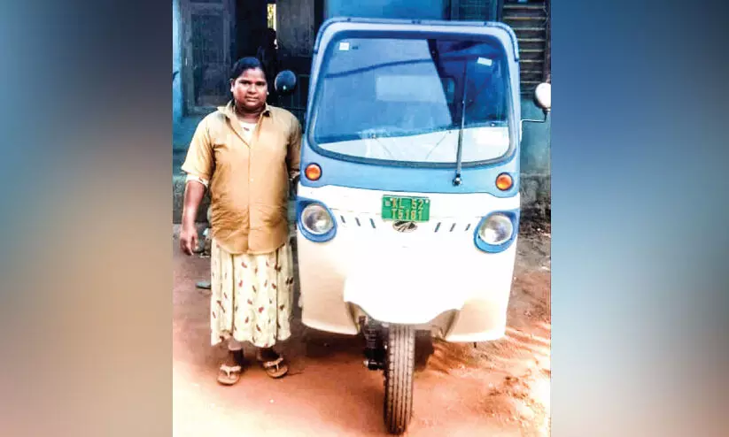 ജീവിതം കാക്കാൻ കാക്കിയണിഞ്ഞ് അജിത