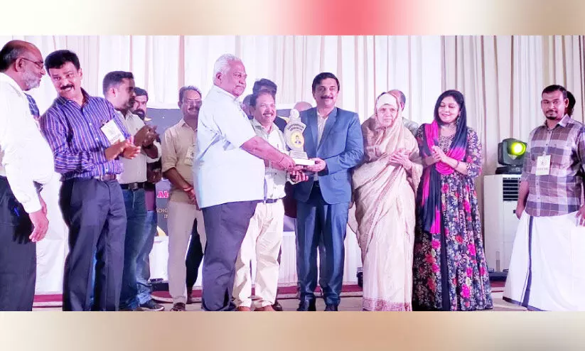 സ​ലാ​ല കൊ​ടു​ങ്ങ​ല്ലൂ​ര്‍ സൗ​ഹൃദക്കൂ​ട്ടം കു​ടും​ബസം​ഗ​മം