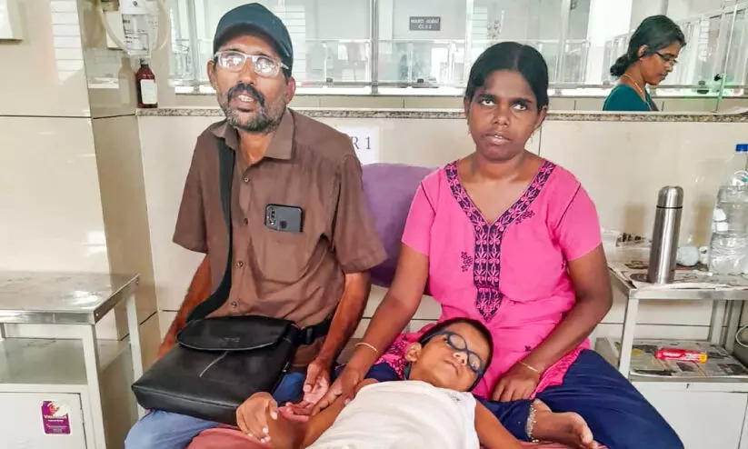 കാഴ്ച പരിമിതിയുള്ള കുടുംബത്തിന്​ തുണയായി നവജീവൻ