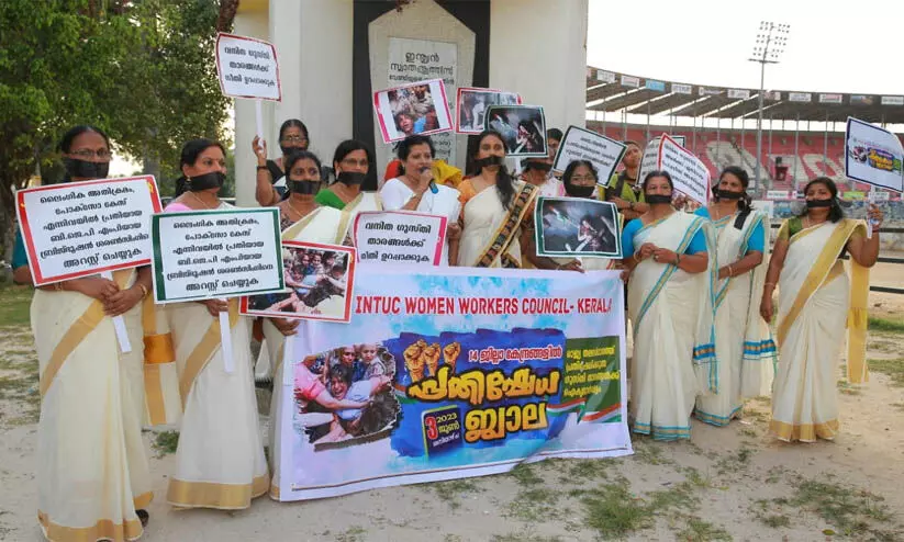 കായിക താരങ്ങൾക്ക് വനിതാ തൊഴിലാളികളുടെ ഐക്യദാർഢ്യം