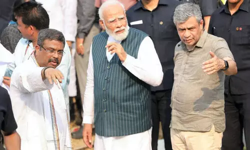 ശാ​സ്ത്രി​യു​ടെ മാ​തൃ​ക സ്വീ​ക​രി​ക്കു​മോ അ​ശ്വി​നി വൈ​ഷ്ണ​വ്