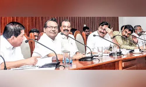 പ്ലസ് വൺ സീറ്റ് ക്ഷാമം ജി​ല്ല വി​ക​സ​ന സ​മി​തി യോ​ഗ​ത്തി​ൽ ബ​ഹ​ളം