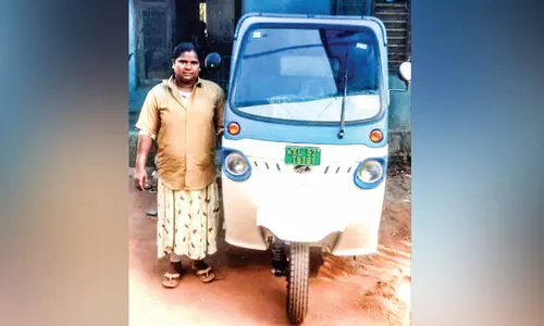 ജീവിതം കാക്കാൻ കാക്കിയണിഞ്ഞ് അജിത