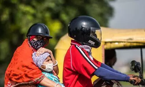 ഇരുചക്ര വാഹനങ്ങളിൽ ചെറിയ കുട്ടികളെപ്പോലും മൂന്നാമത്തെ യാത്രക്കാരായി അനുവദിക്കാൻ കഴിയില്ല -നിതിൻ ഗഡ്കരി